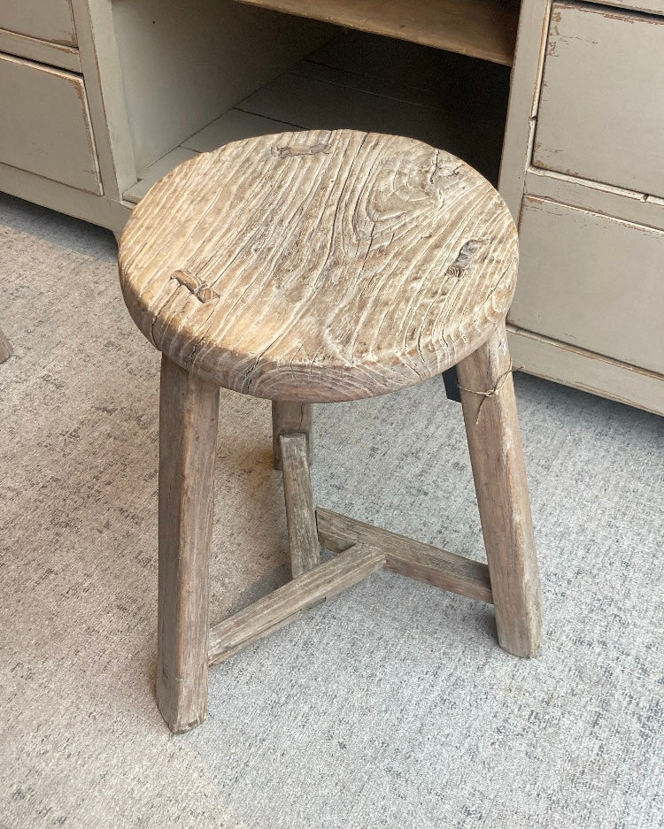 Oud houten krukje nr. 4
