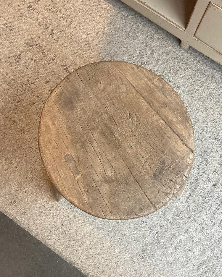 Oud houten krukje nr. 12