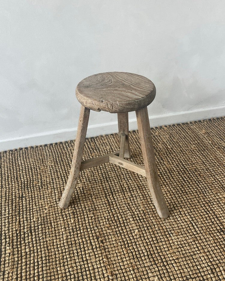 Antiek rond houten krukje