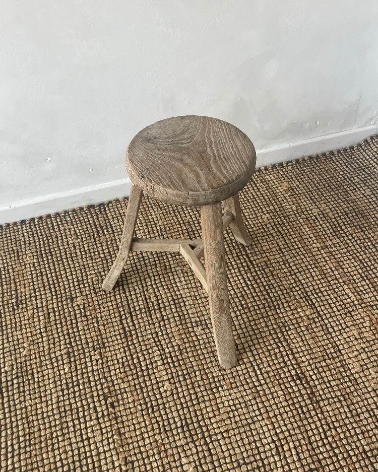 Antiek rond houten krukje