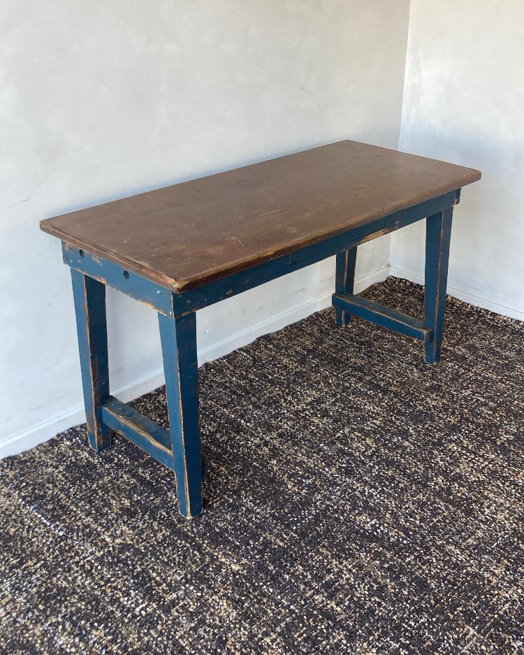 Authentieke blauwe werktafel