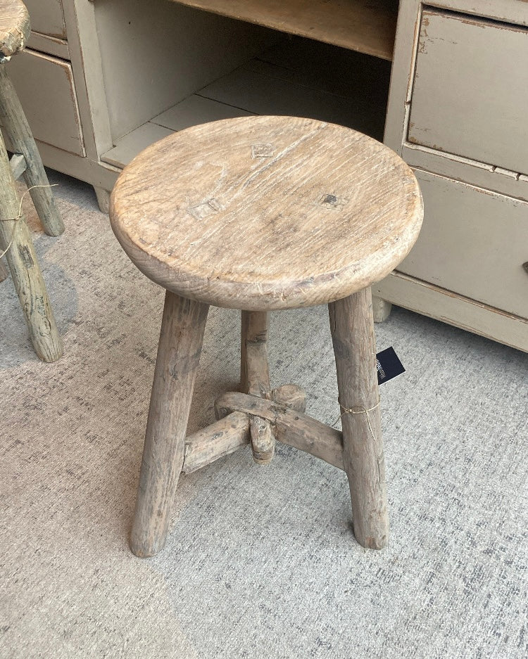 Oud houten krukje nr. 2