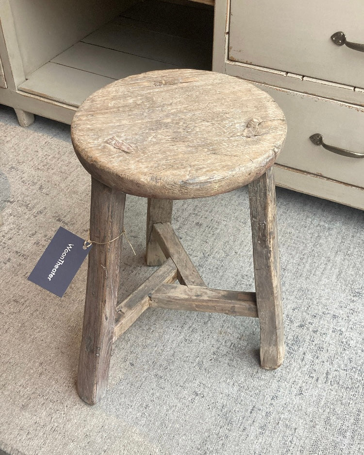 Oud houten krukje nr. 1