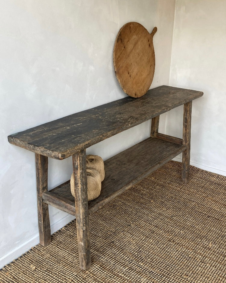 Donkere antieke houten wandtafel