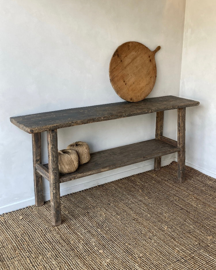 Donkere antieke houten wandtafel