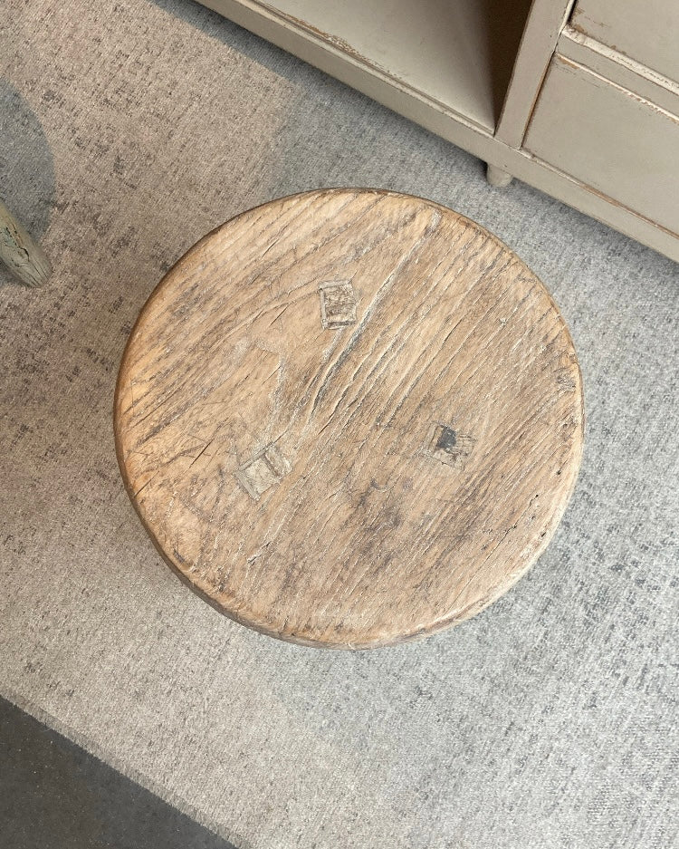 Oud houten krukje nr. 2