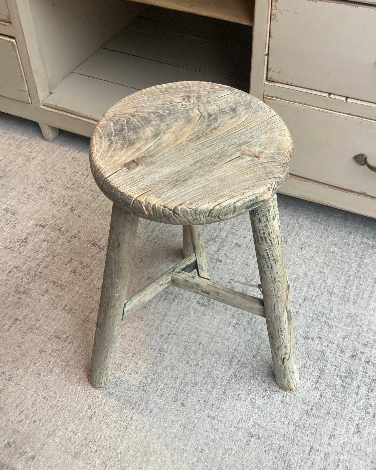 Oud houten krukje nr. 3