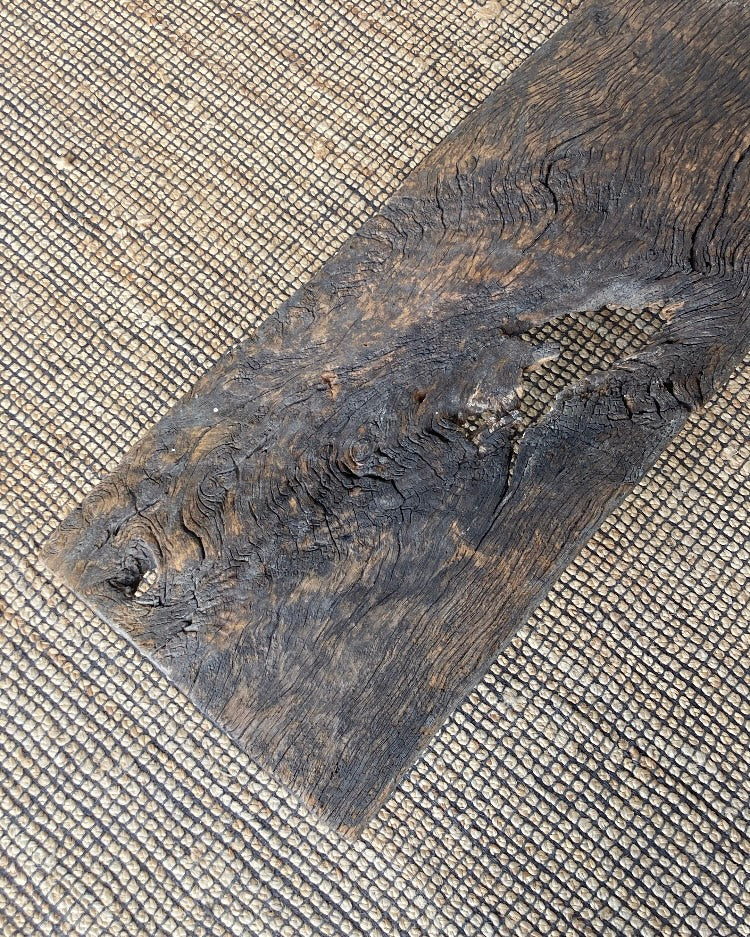 Houten salontafel ruw boomstamblad