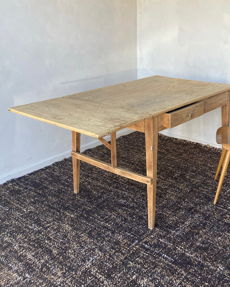Houten uitklapbare eettafel