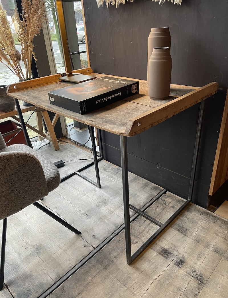 Bureau metalen onderstel