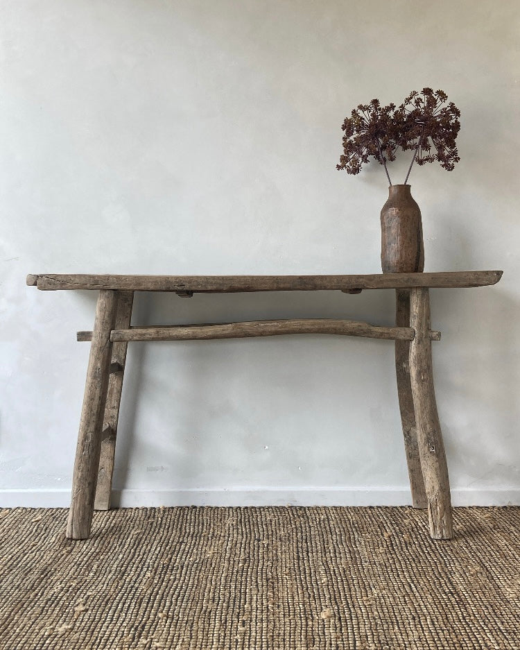 Lichte antieke houten wandtafel
