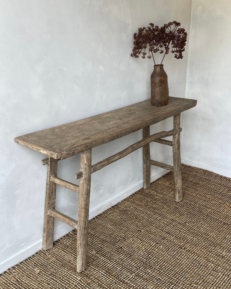 Lichte antieke houten wandtafel