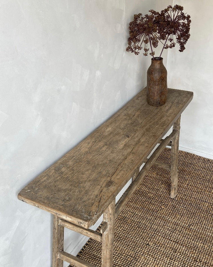 Lichte antieke houten wandtafel