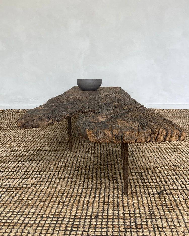Ruwe houten salontafel boomstamblad