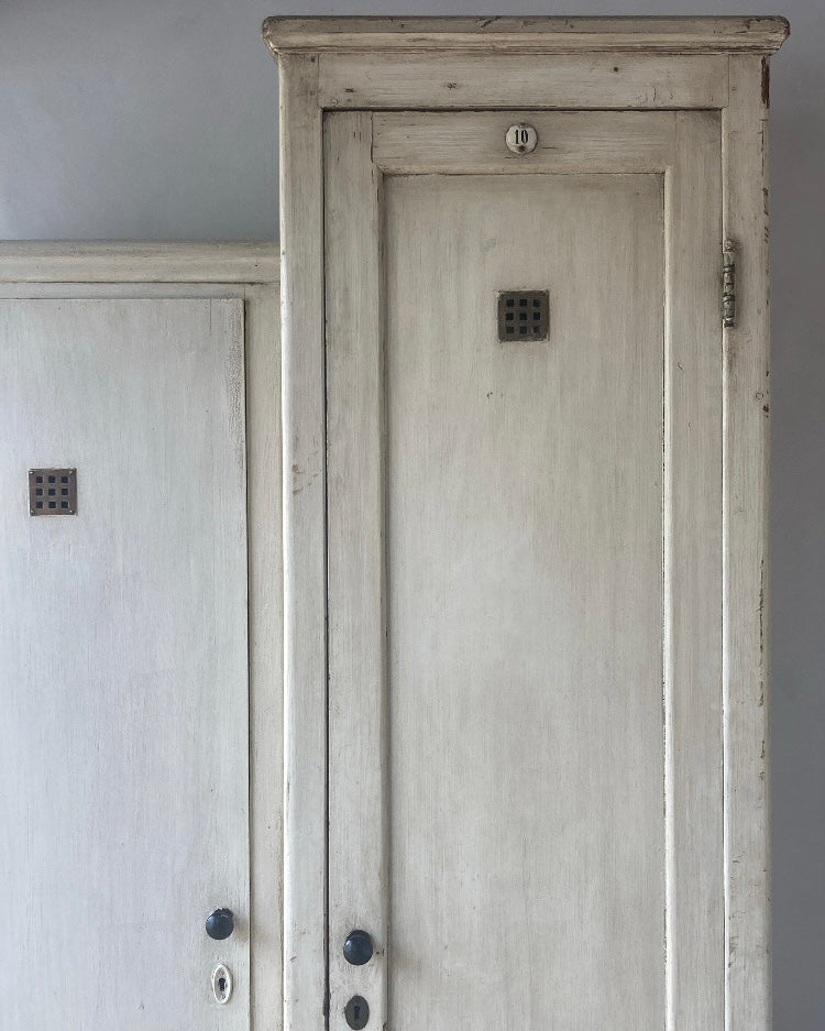 Authentieke oude houten locker