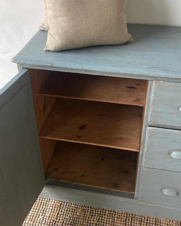 Authentieke houten kastje blauw