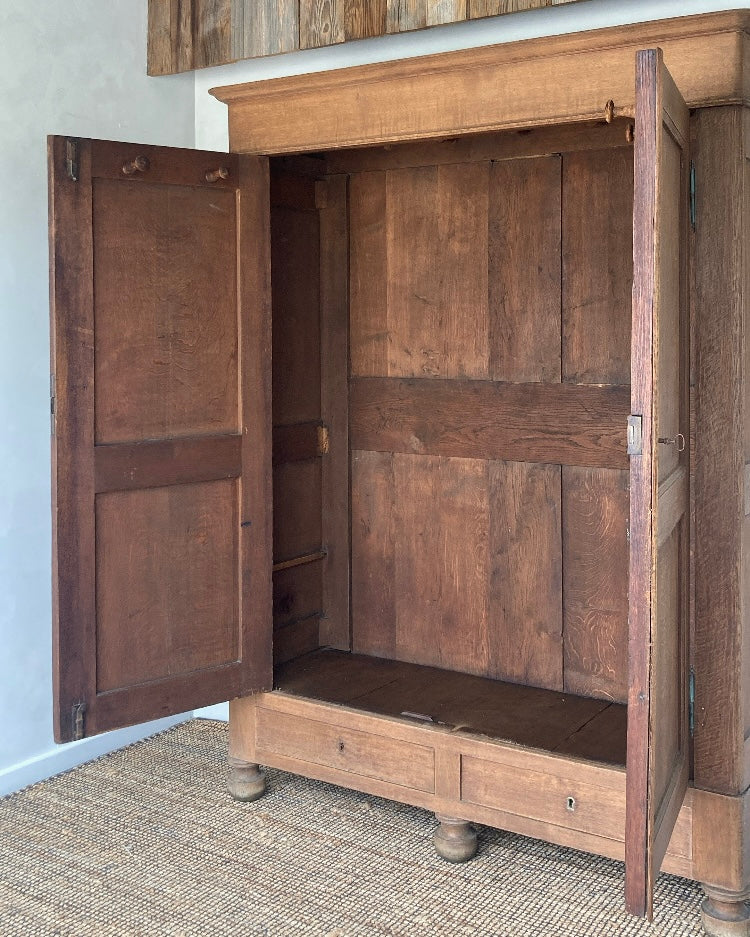 Grote eiken Louis Philippe kast 19e eeuw