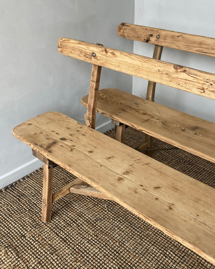 Authentieke houten bank met rug