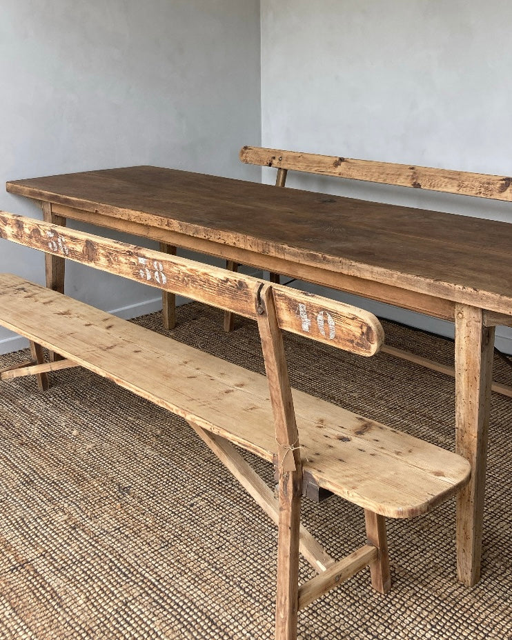 Authentieke houten bank met rug