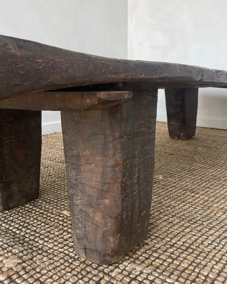 Originele salontafel Naga cultuur