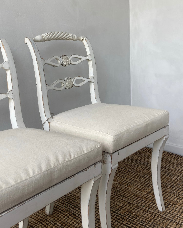Set van 4 authentieke witte Victoriaanse stoelen