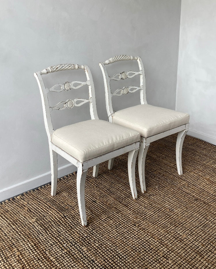 Set van 4 authentieke witte Victoriaanse stoelen