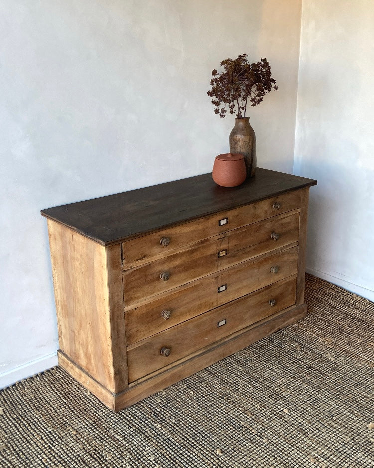 Authentieke houten commode met lades