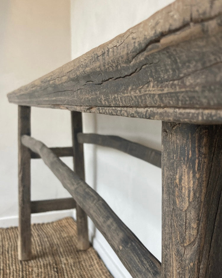 Authentieke houten side table