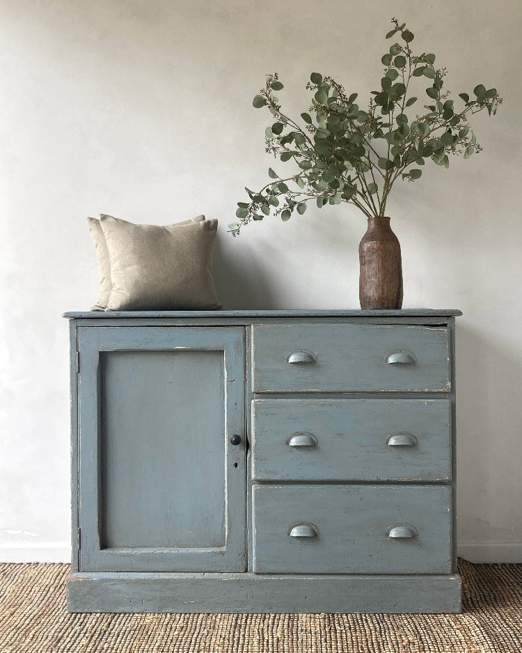 Authentieke houten kastje blauw
