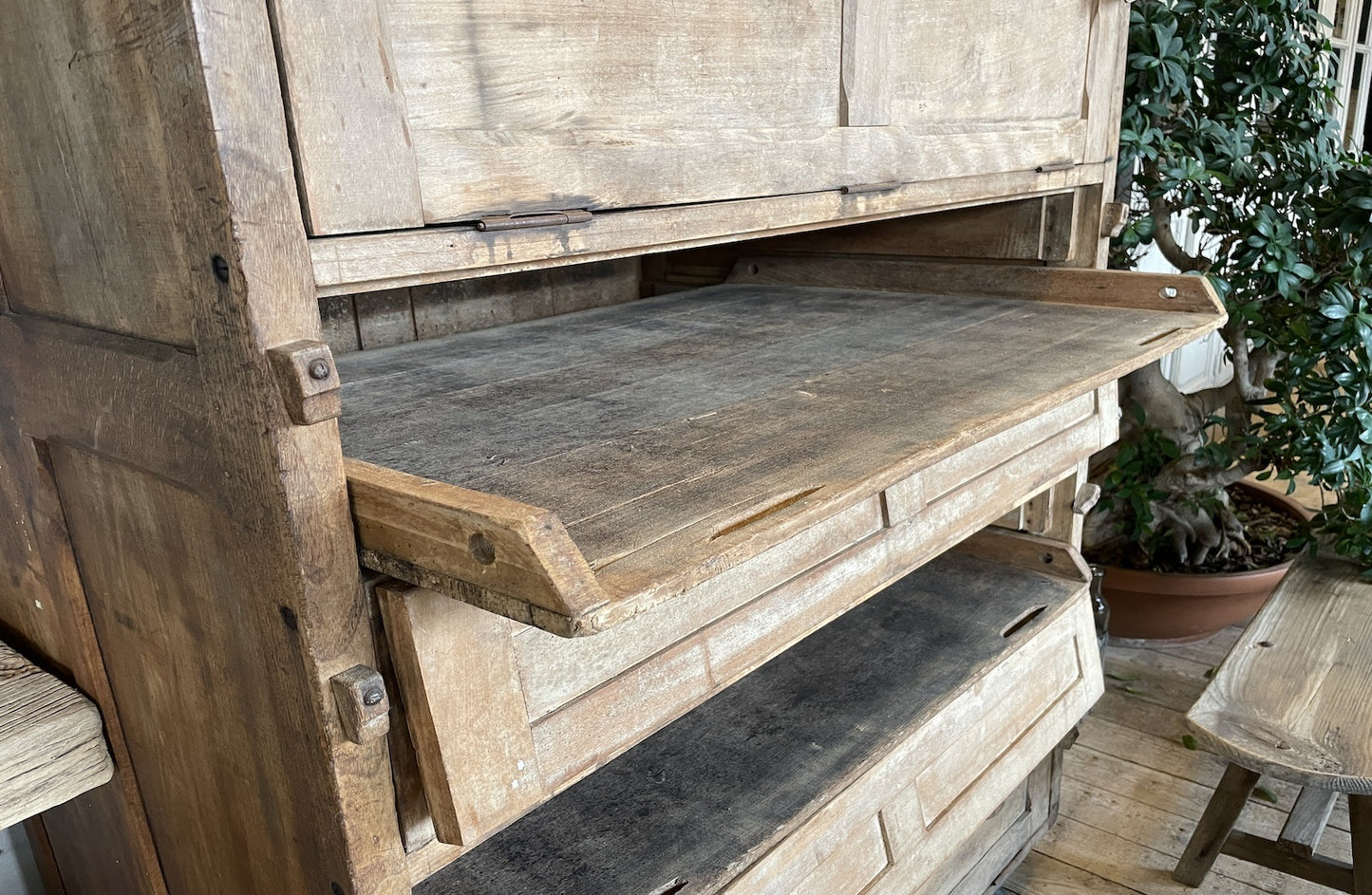 Originele kast uit oude bakkerij