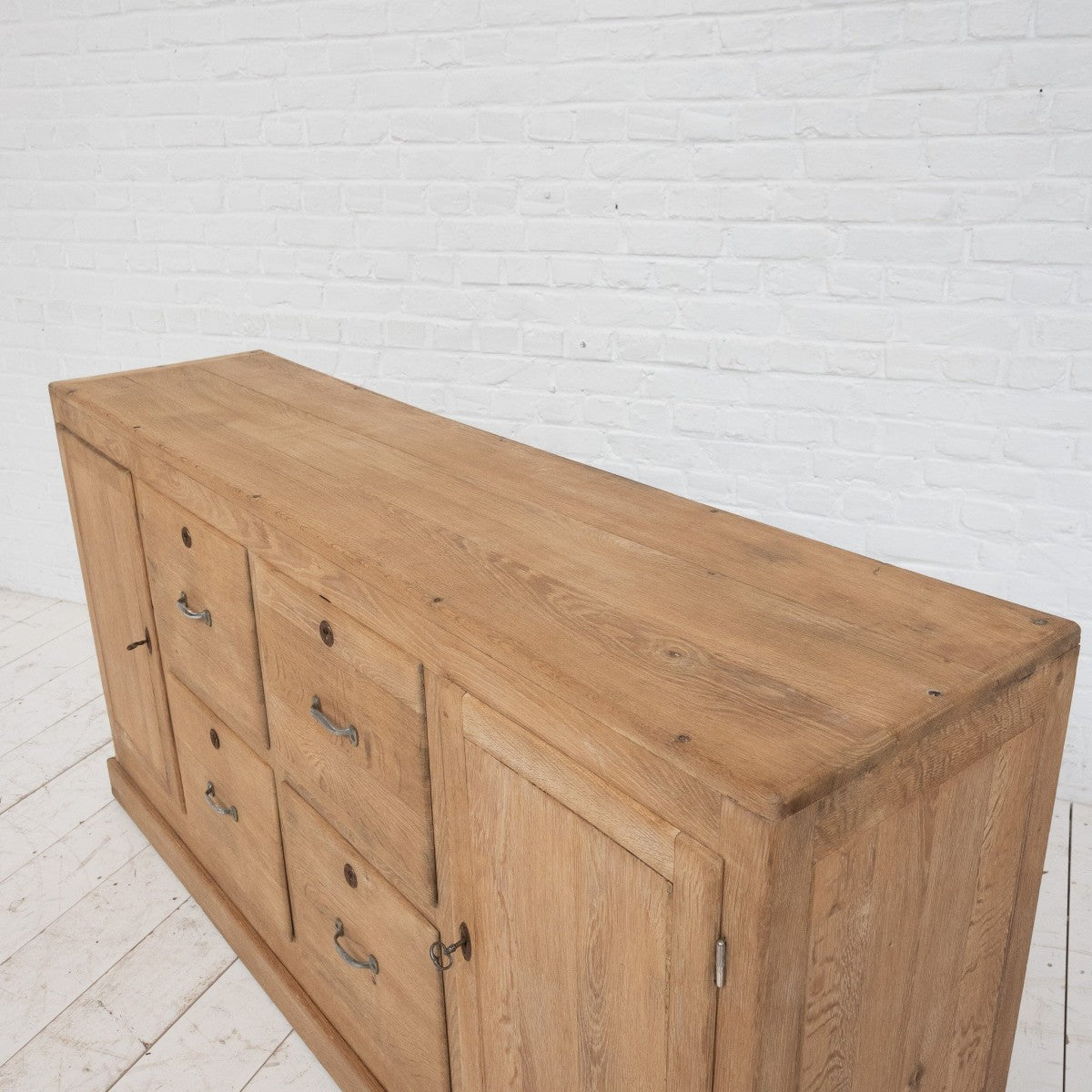 Dressoir eik twee deuren vier lades