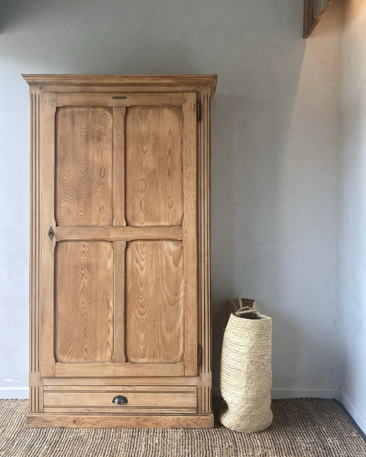 Authentieke houten kast naturel