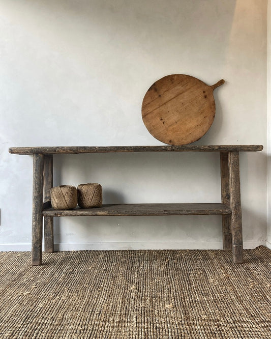 Donkere antieke houten wandtafel