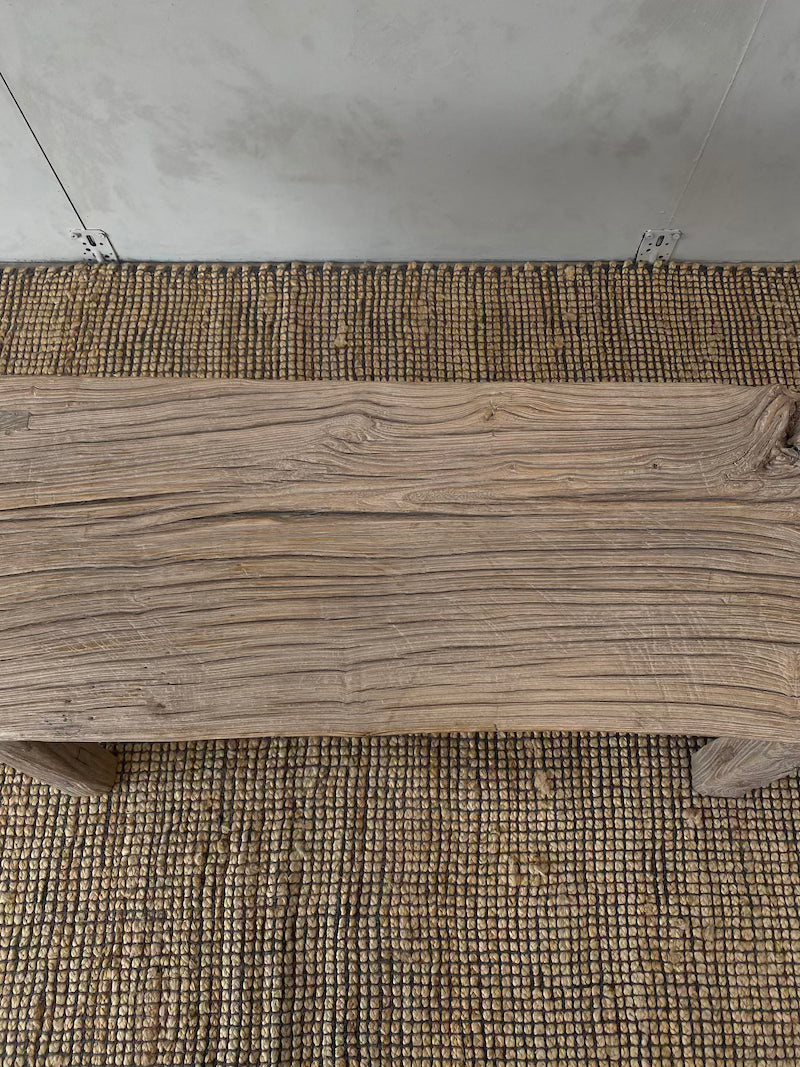 Bankje China in oude olm