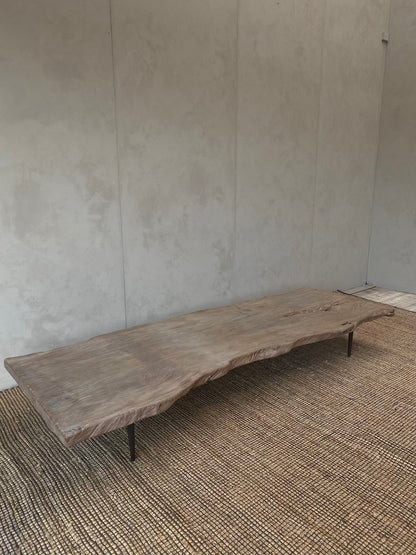 Salontafel blad met textuur op metalen poten (China)