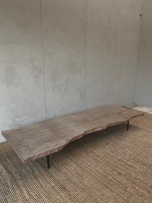 Salontafel blad met textuur op metalen poten (China)