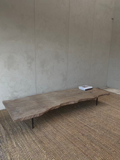 Salontafel blad met textuur op metalen poten (China)