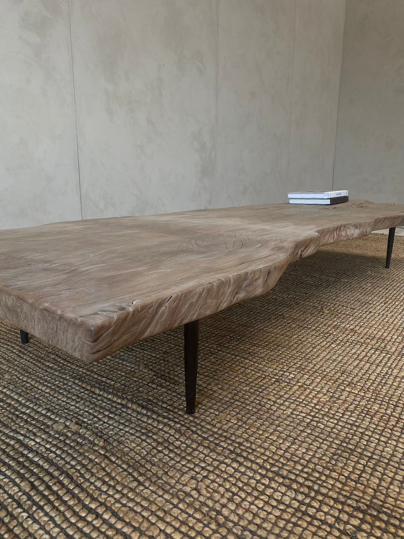 Salontafel blad met textuur op metalen poten (China)