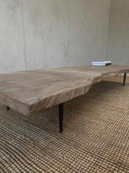 Salontafel blad met textuur op metalen poten (China)