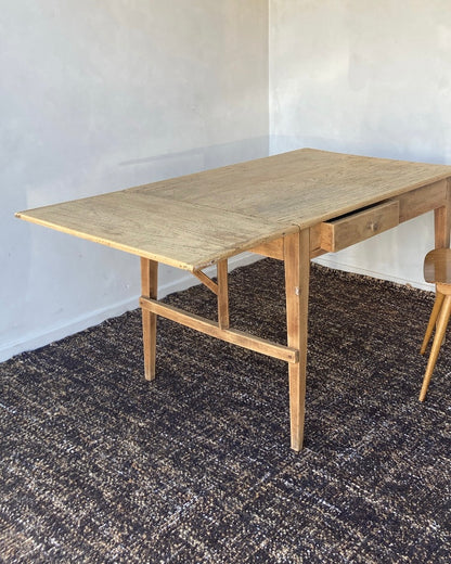 Houten uitklapbare eettafel