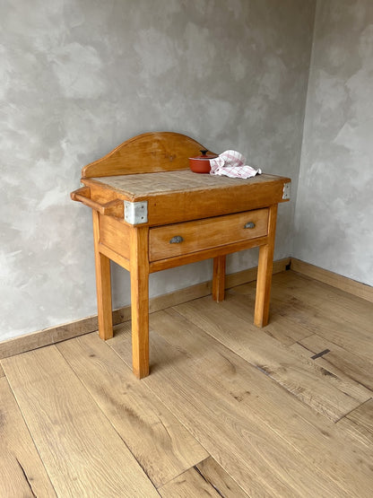 Oud hakblok met onderstel