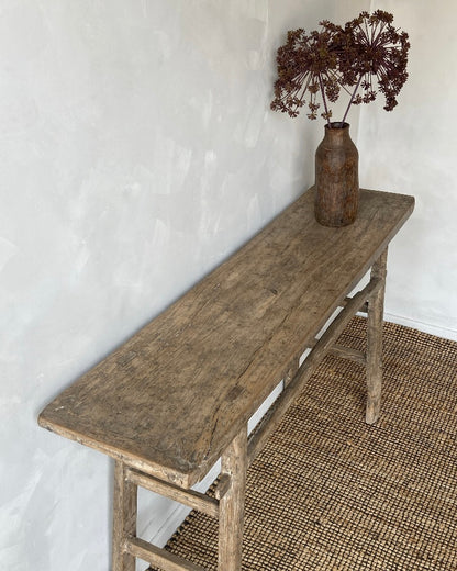 Lichte antieke houten wandtafel