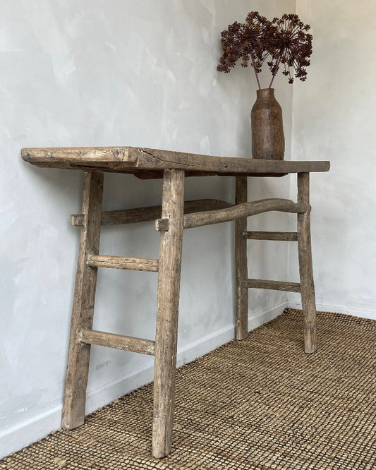 Lichte antieke houten wandtafel