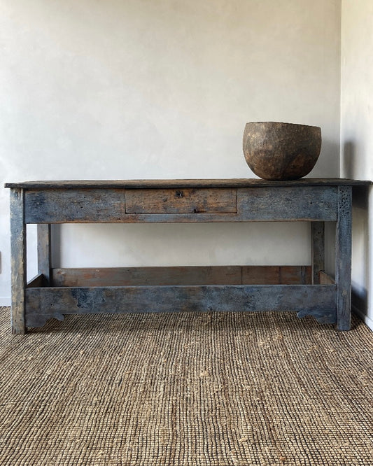 Werktafel met lavendelblauwe patine