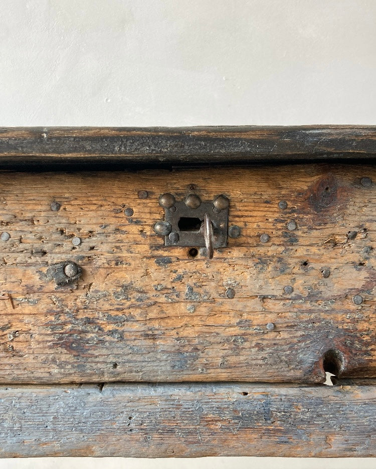 Werktafel met lavendelblauwe patine