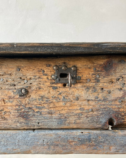Werktafel met lavendelblauwe patine