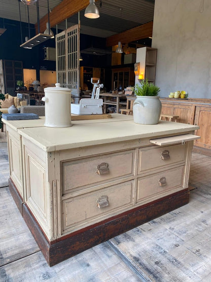 Set van twee dressoirs