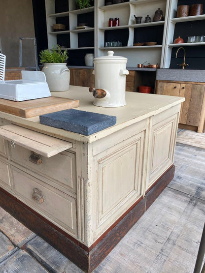 Set van twee dressoirs