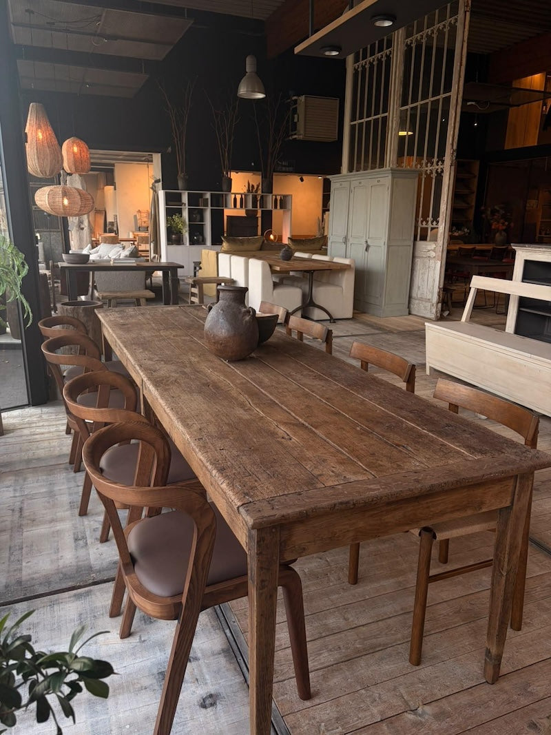 Charmante tafel met 6 poten - IN OPTIE